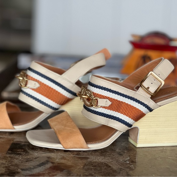 Tory Burch gold buckets Sandals - Picture 8 of 8